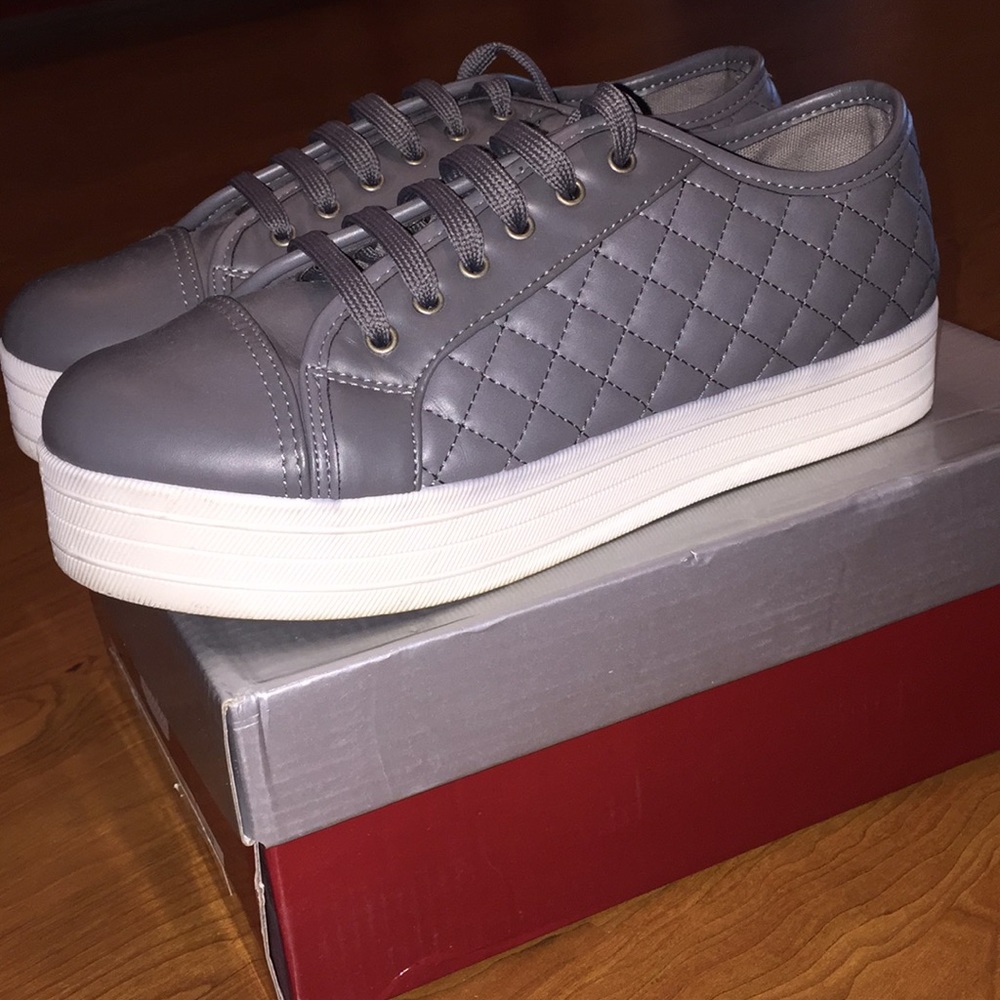 Women’s sneakers